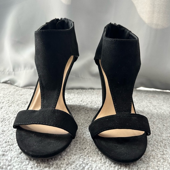 Just Fab Faux Suede Wedge Sandals, Black, Size 7.5 - Picture 2 of 6